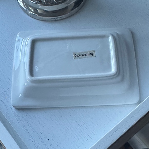 Elegant White Ceramic Tray with Black Floral Accents - Picture 2 of 4